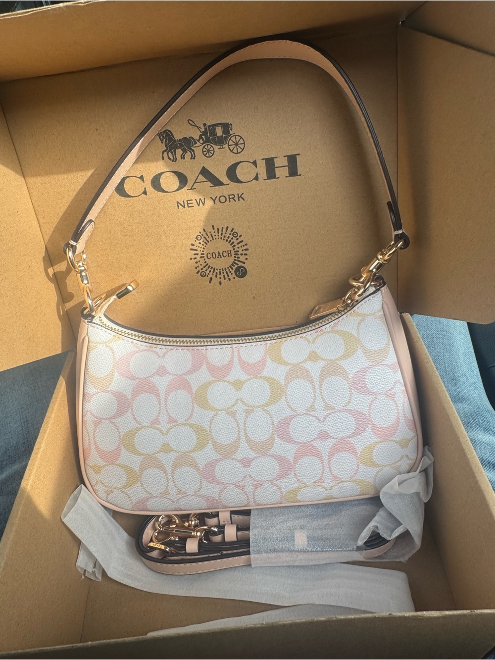 Coach Signature Canvas Shoulder Bag in Pink and Cream with Gold Hardware - Picture 2 of 4